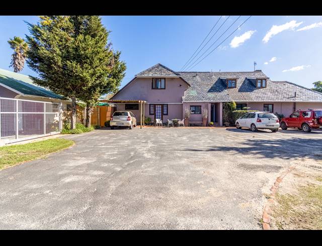 9 BEDROOM FREESTANDING FOR SALE IN MILNERTON CENTRAL